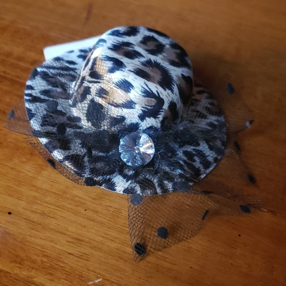 Joe Boxer Hat Hair Clip